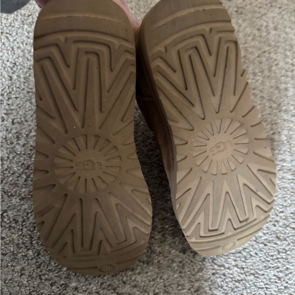 UGG Women’s Ultra Mini Size 6 See pics - Picture 3 of 7